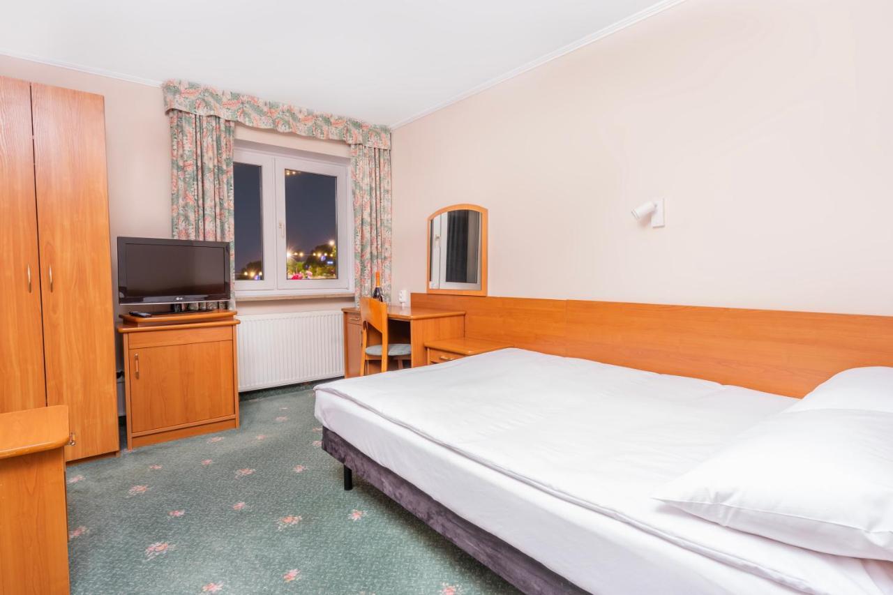 Hotel Victory Home Warsawa Bagian luar foto