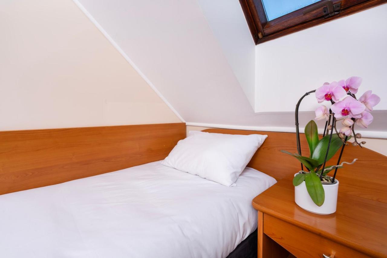 Hotel Victory Home Warsawa Bagian luar foto