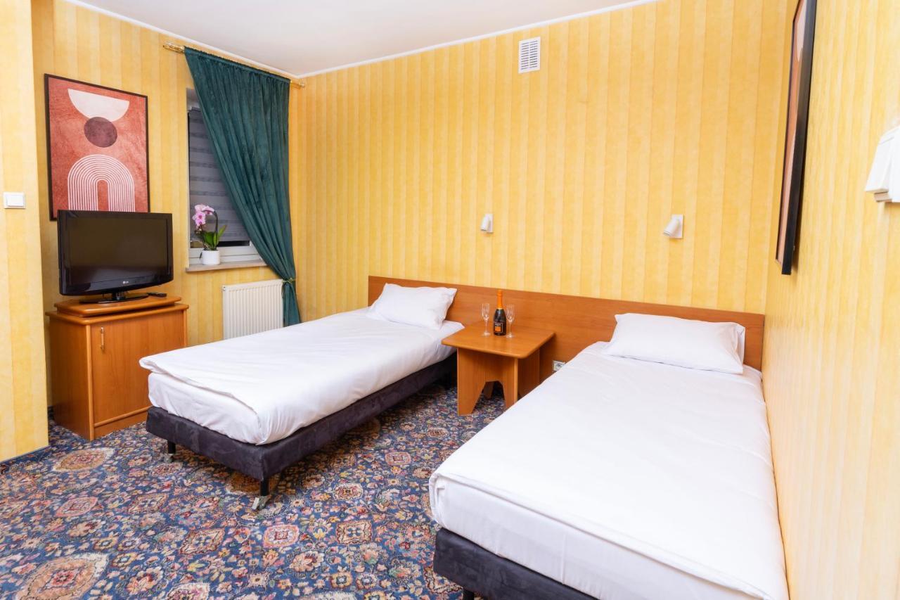 Hotel Victory Home Warsawa Bagian luar foto