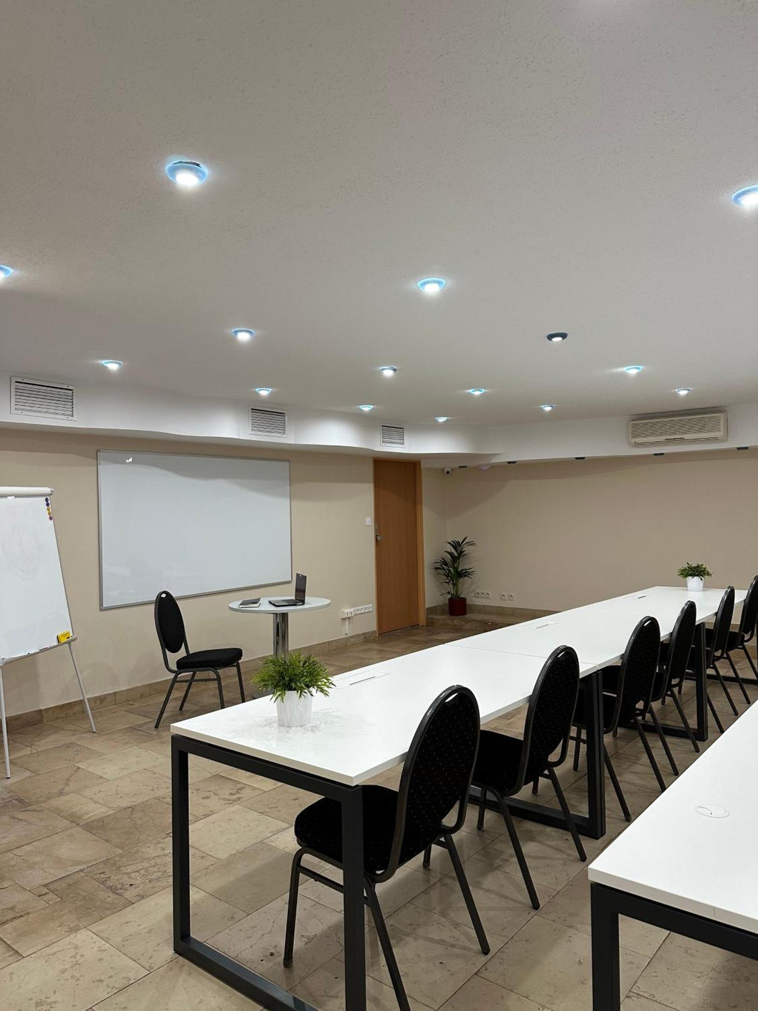 Hotel Victory Home Warsawa Bagian luar foto