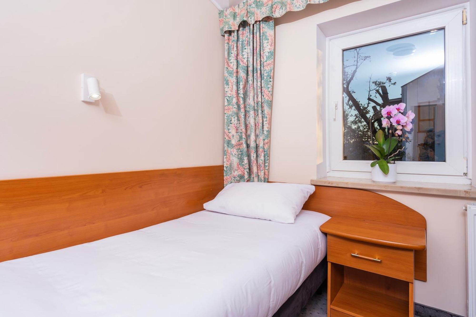 Hotel Victory Home Warsawa Bagian luar foto
