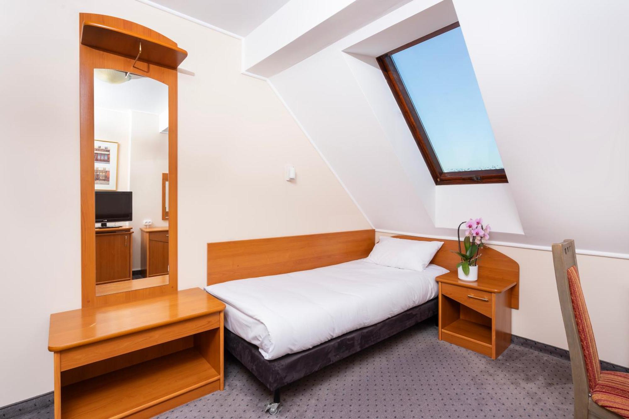 Hotel Victory Home Warsawa Bagian luar foto