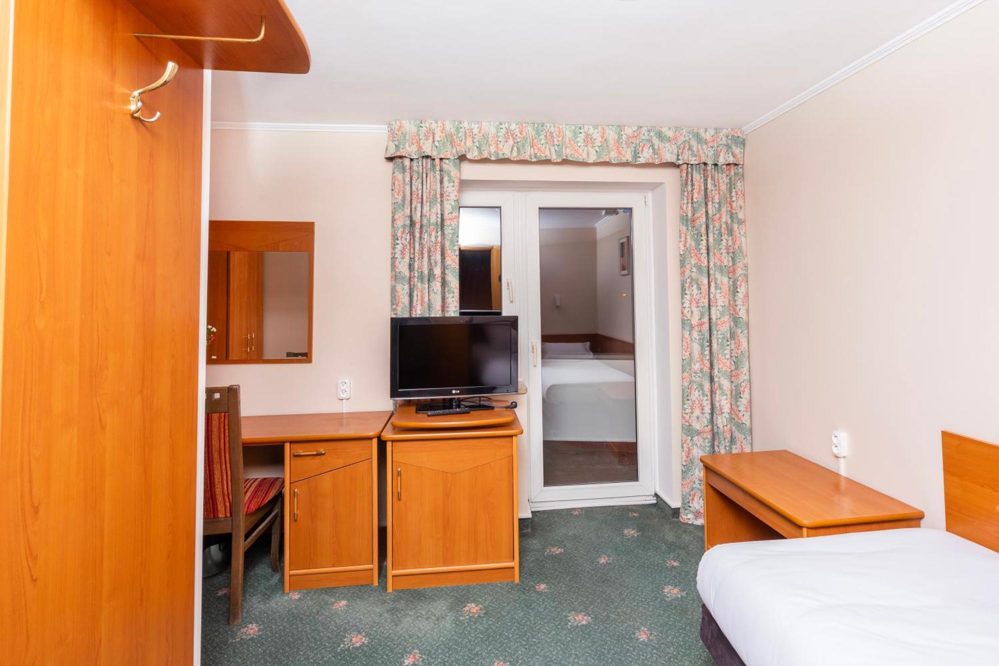 Hotel Victory Home Warsawa Bagian luar foto