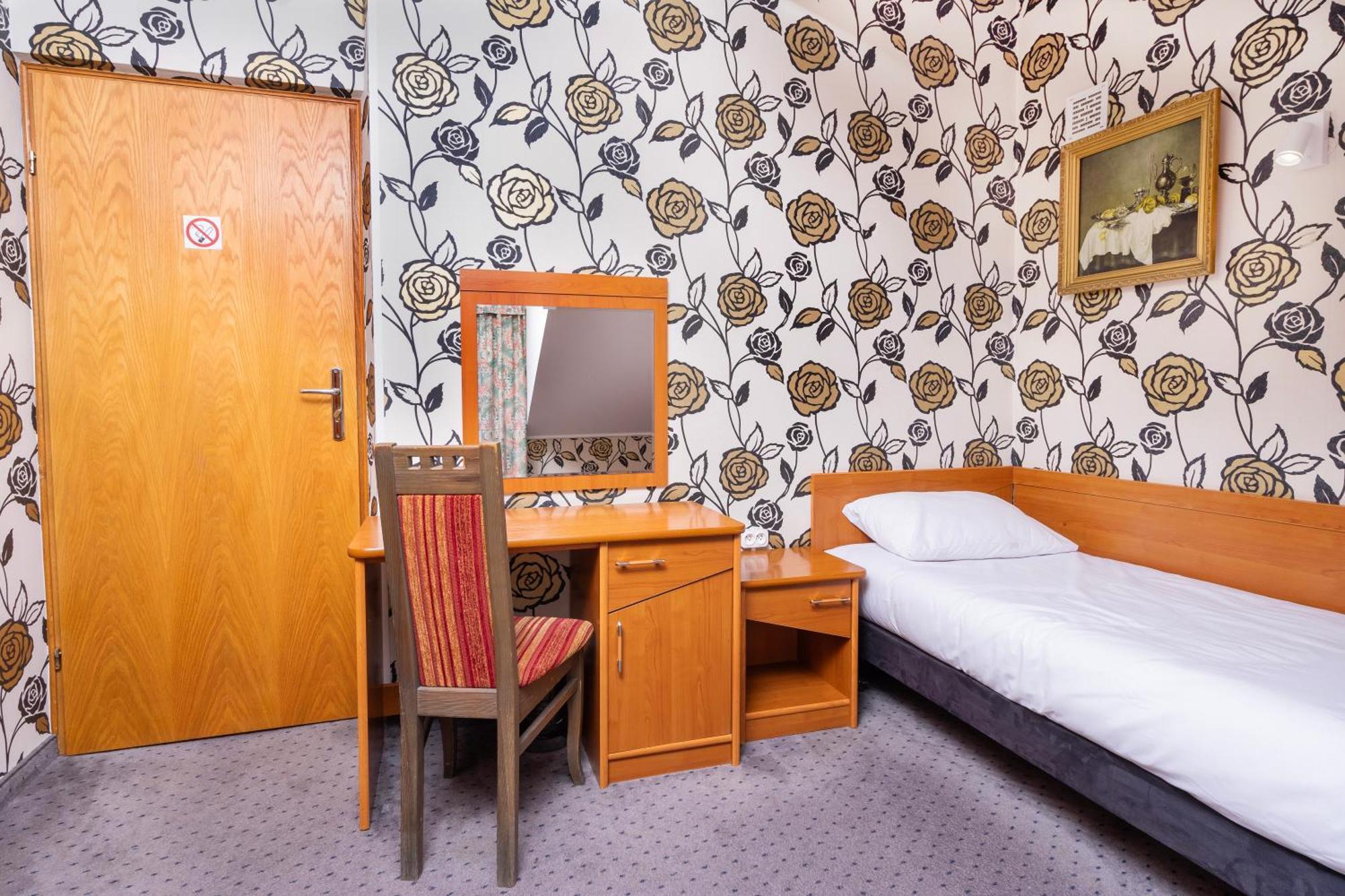 Hotel Victory Home Warsawa Bagian luar foto