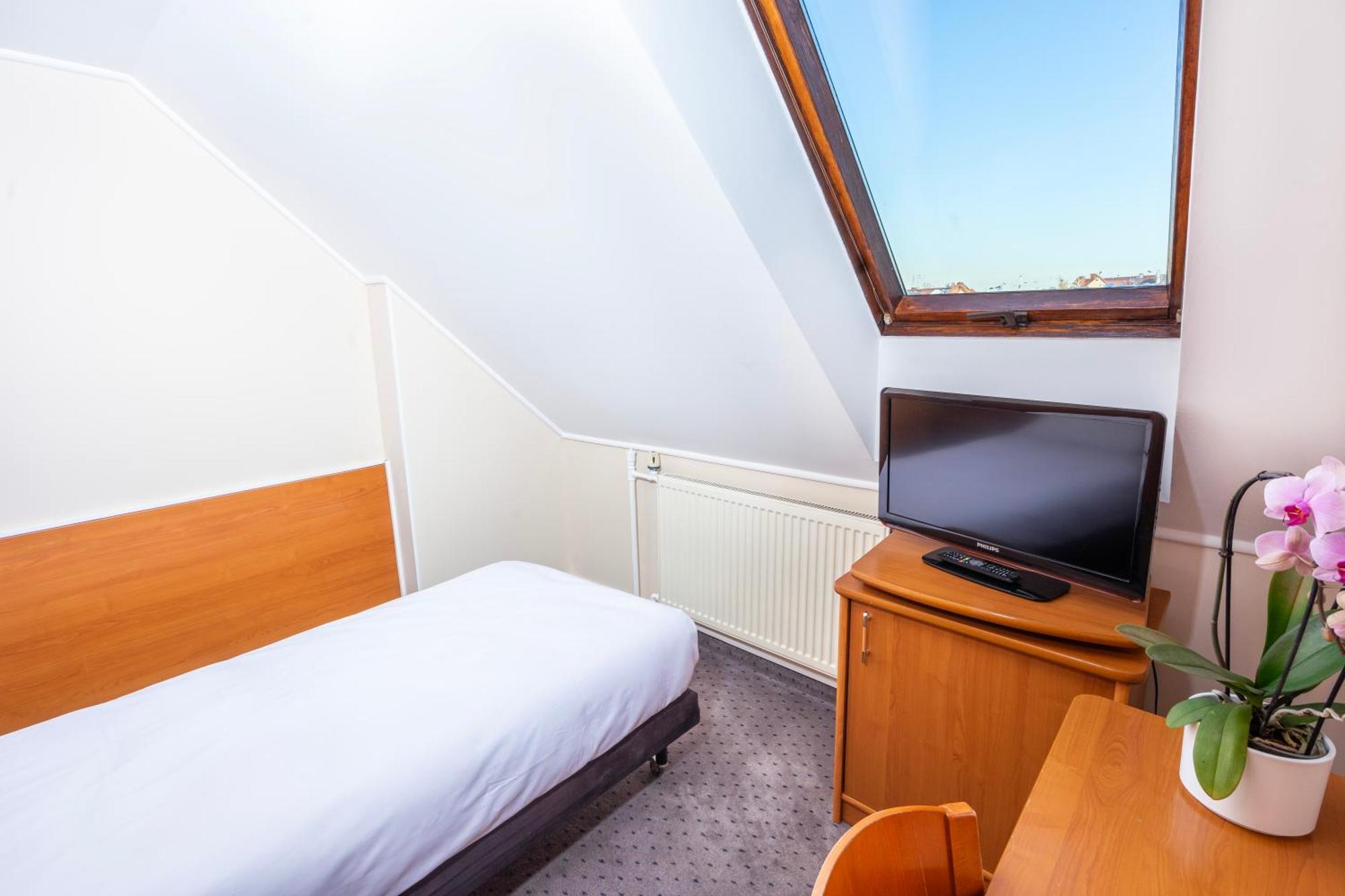 Hotel Victory Home Warsawa Bagian luar foto