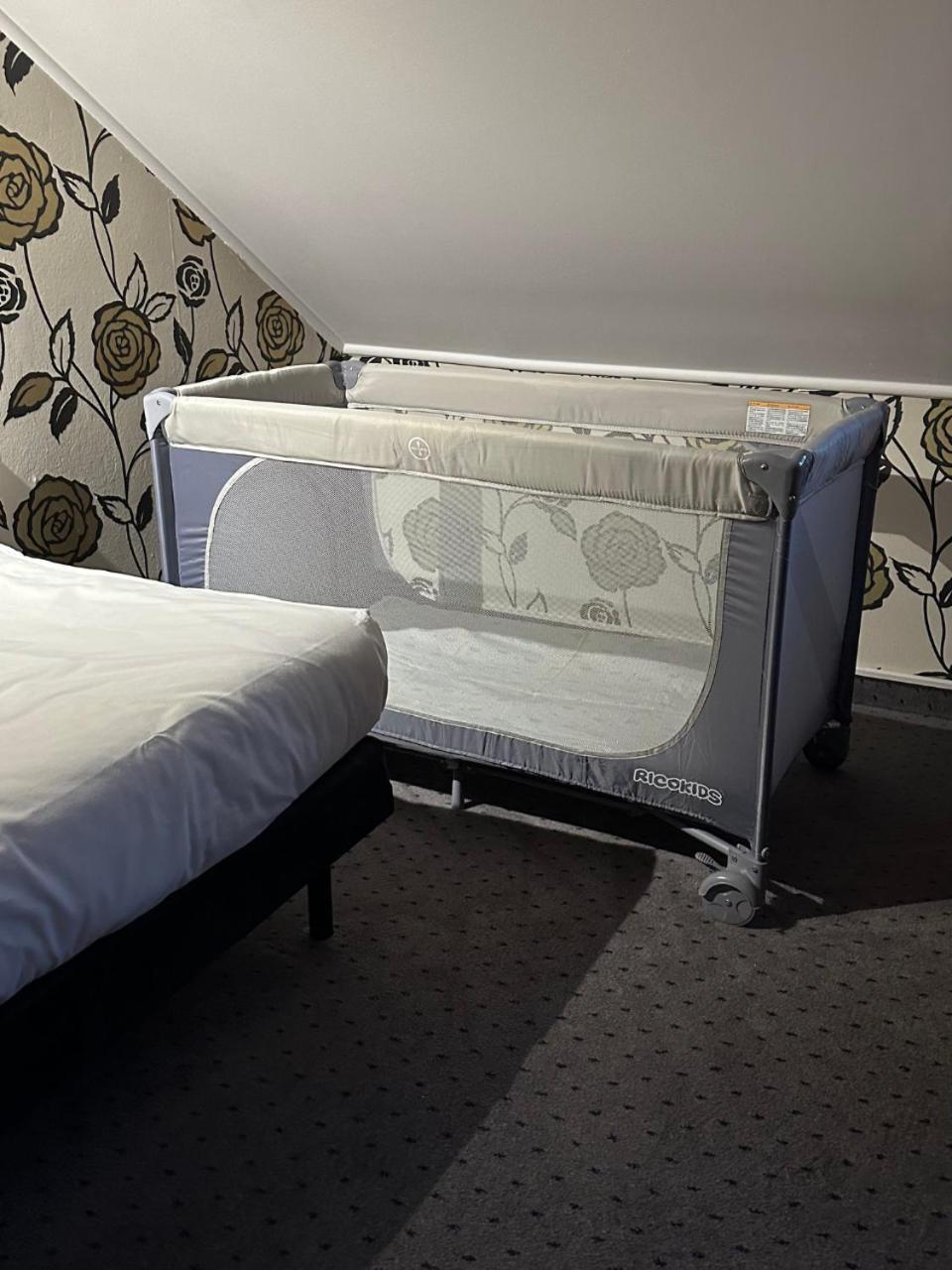 Hotel Victory Home Warsawa Bagian luar foto